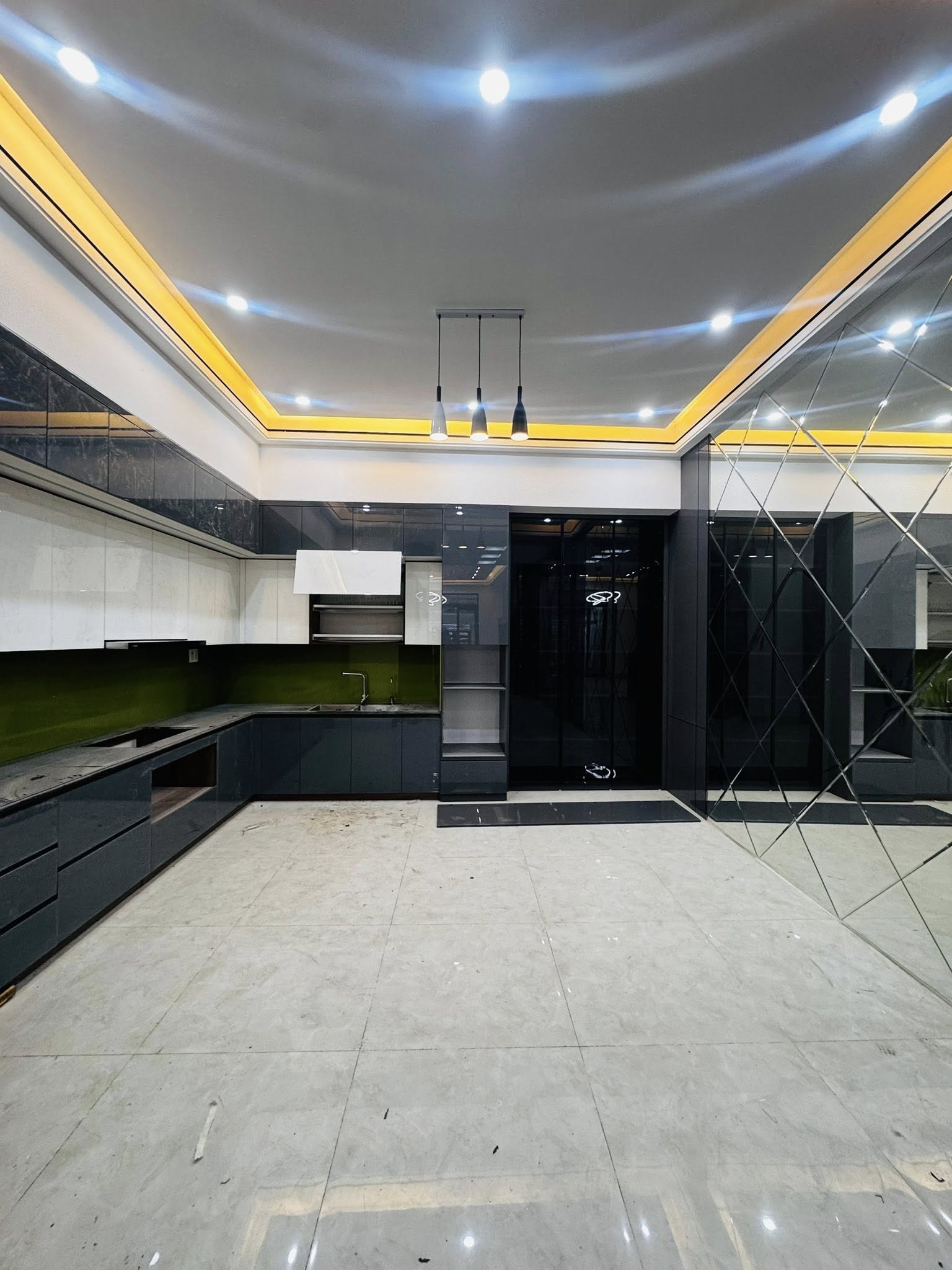  CHỈ 18 TỶ 90M2  5T TRUNG TÂM LONG BIÊN, Ô TÔ TRÁNH, KINH DOANH, THANG MÁY 