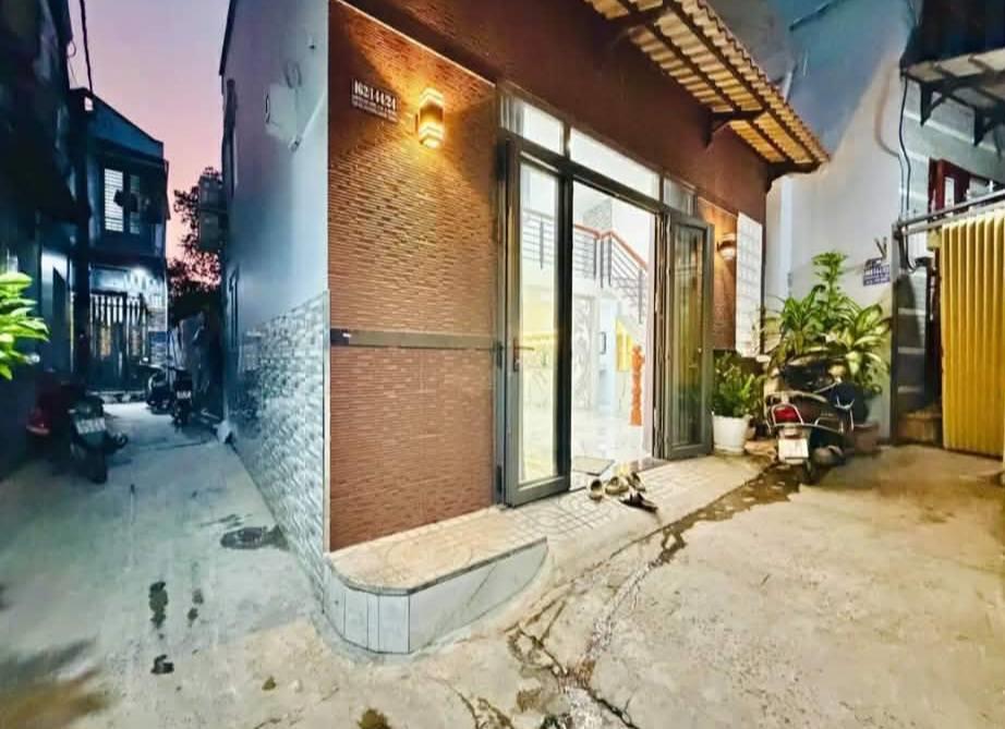  Bán nhà Nguyễn Duy Cung, Gò Vấp, DT 38m2, xây 2 lầu, 3 PN, giá cực tốt chỉ 4 tỷ còn thương lượng 