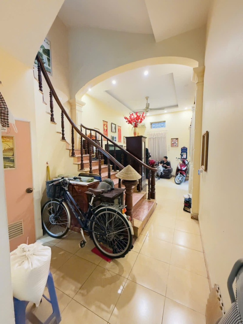  CHÍNH CHỦ BÁN NHÀ NGỌC THỤY – LONG BIÊN  MT 11M HIẾM  45m² x 3 TẦNG 