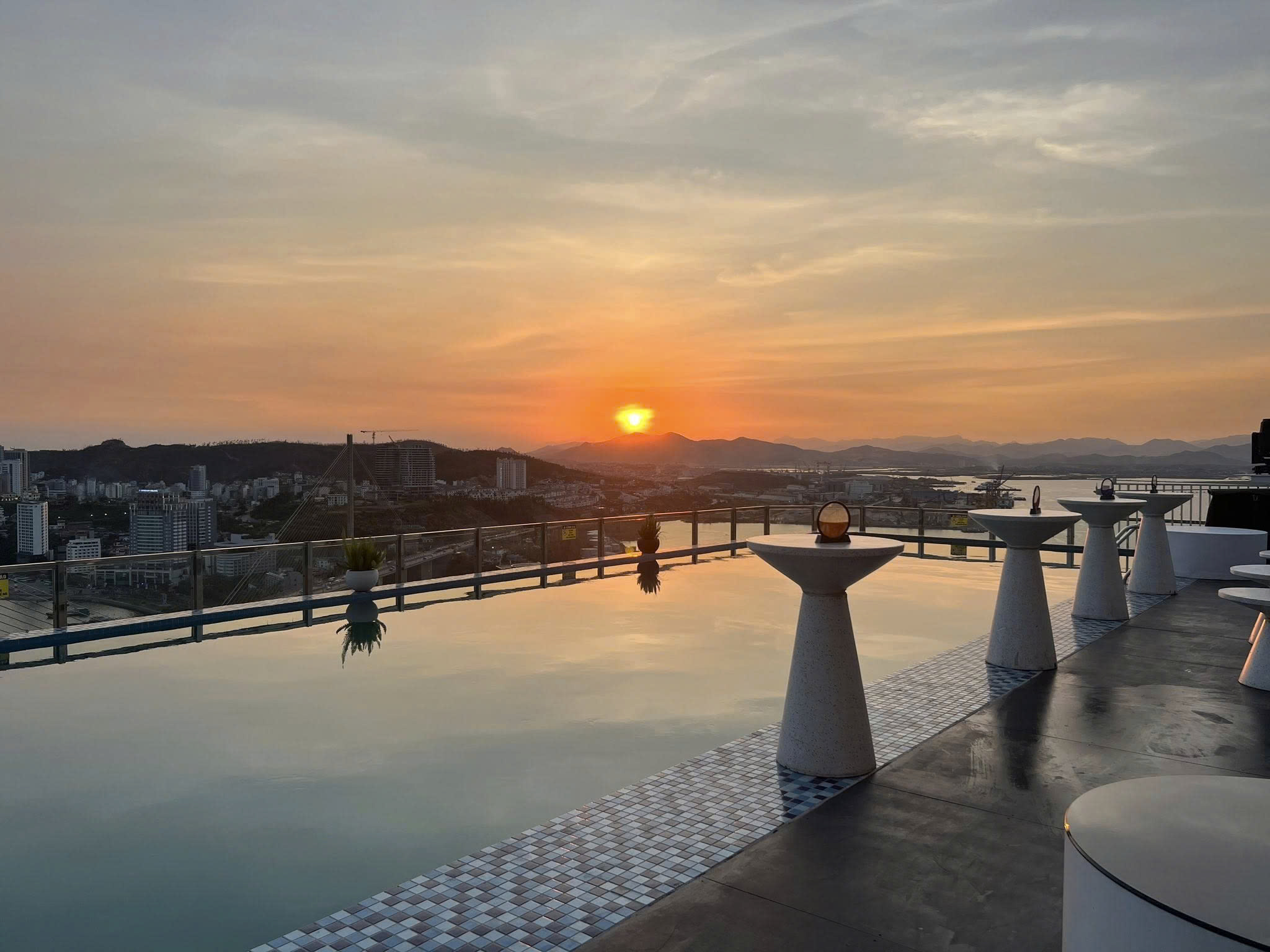  CHO THUÊ MẶT BẰNG TẦNG MÁI GREEN DIAMOND – PHÙ HỢP NHÀ HÀNG, BAR ( CHÍNH CHỦ) 