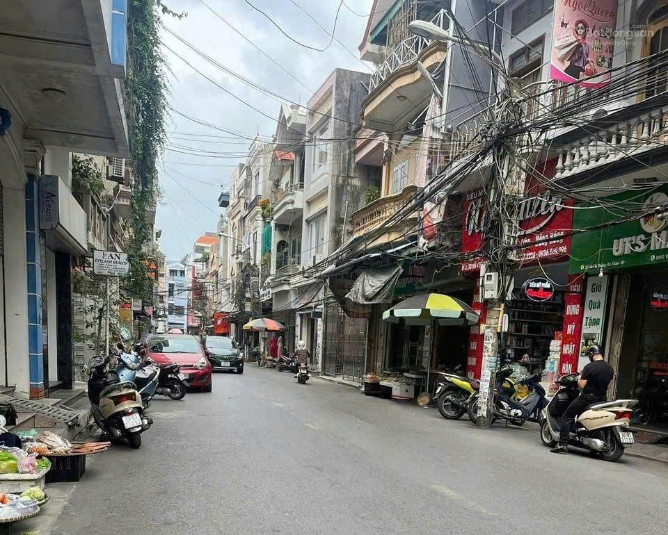  ????????Bán nhà mặt đường Vũ Chí Thắng - 44m 3 tầng - Vị trí đắc địa 