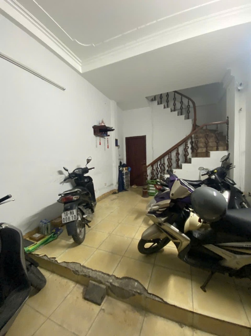  NHÀ 5 TẦNG GIÁP BÁT – DÒNG TIỀN 200TR/NĂM – MUA LÀ KHAI THÁC NGAY 