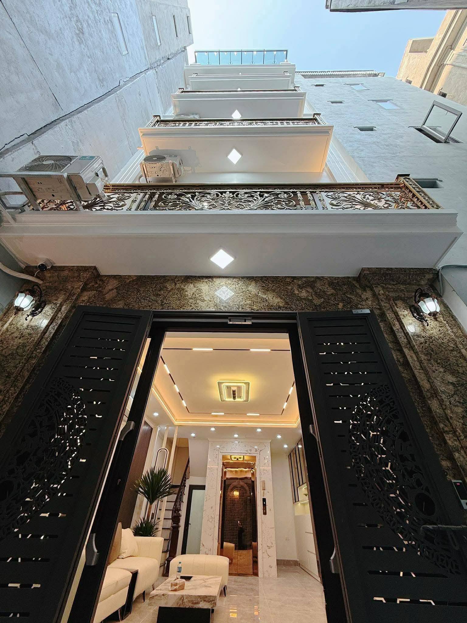  Bán nhà phố Kim Mã, Ba Đình, 6 tầng thang máy, ngay gần phố, hai thoáng, 36m, 11.3 tỷ. 