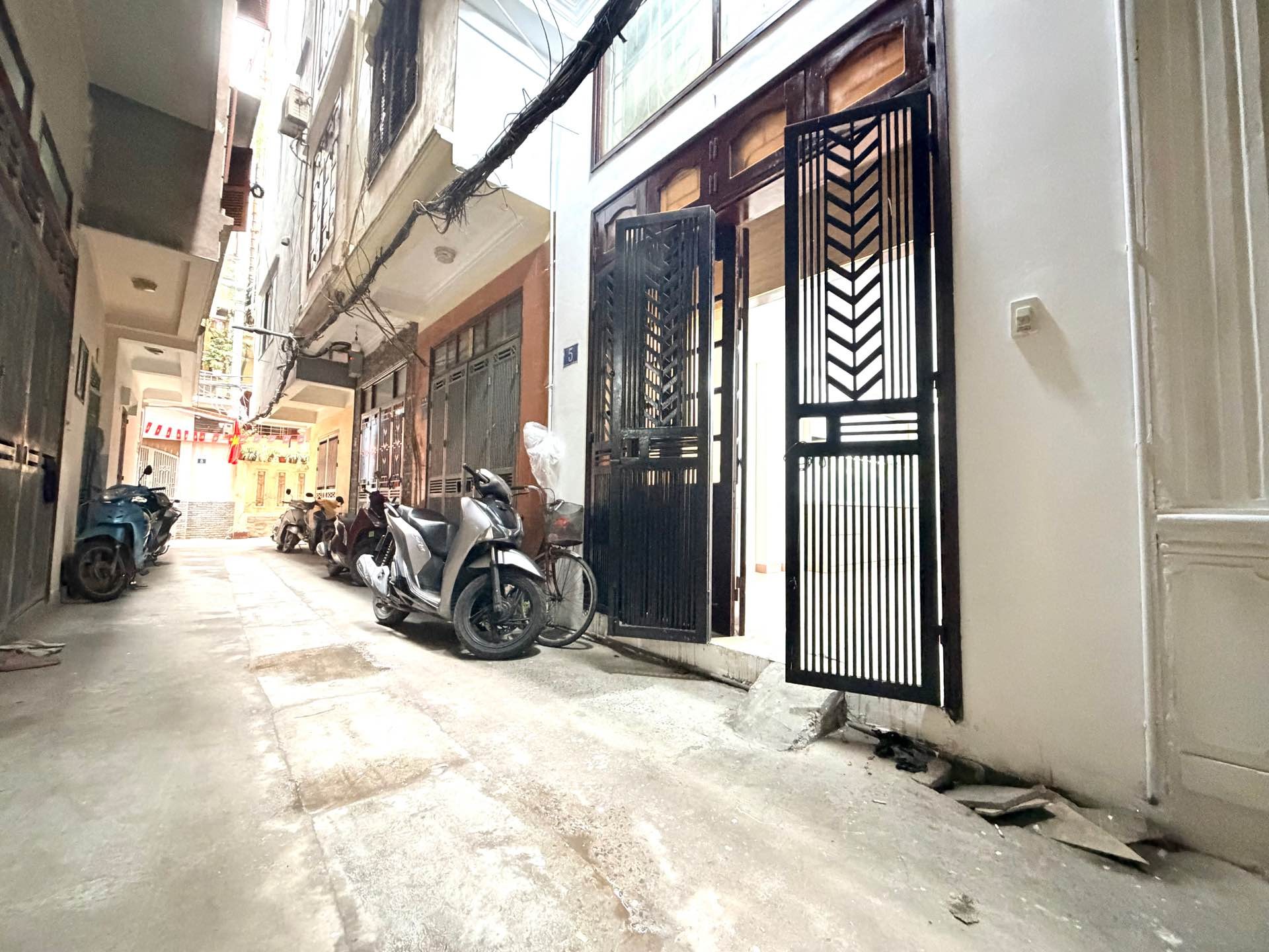  Phân lô quận uỷ CG chỉ 300 tr/m2 có nhà 5 tầng 