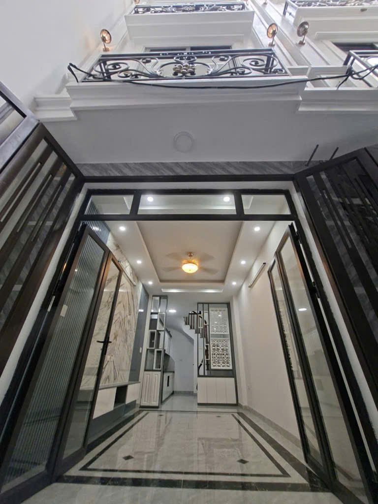  NHÀ PHỐ VIỆT HƯNG-VỊ TRÍ CỰC ĐẸP - HÀNG XÓM VINHOMES HARMONY - GẦN MẶT PHỐ VIỆT HƯNG VỈA HÈ Ô TÔ TRÁNH KINH DOANH 