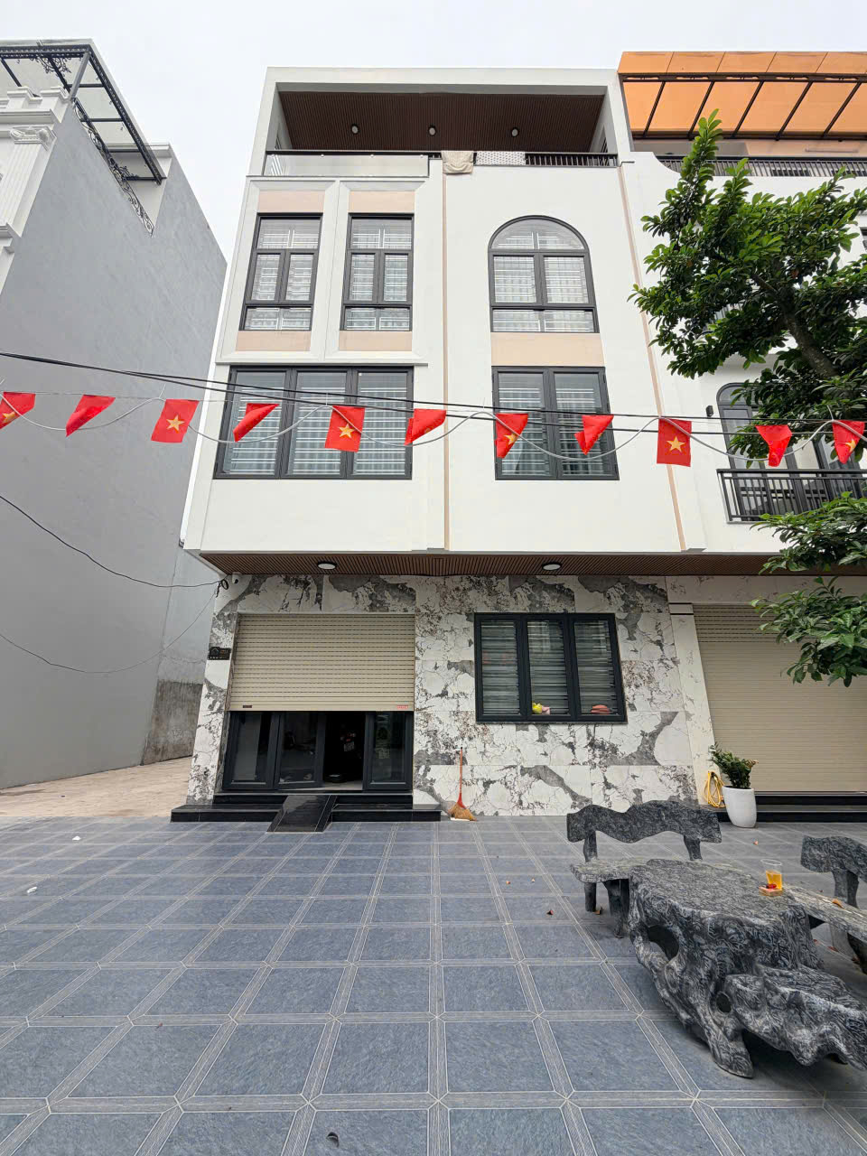  ????????Nhà phân lô Vĩnh Niệm - 46m 4 tầng - Vỉa hè 7m - dân xây độc lập còn mới 