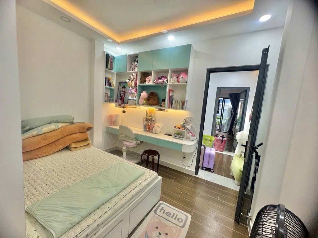  NHÀ Q7  NHỈNH 5 TỶ – HẺM XE HƠI – QUA Q4 CHỈ 2 PHÚT! 