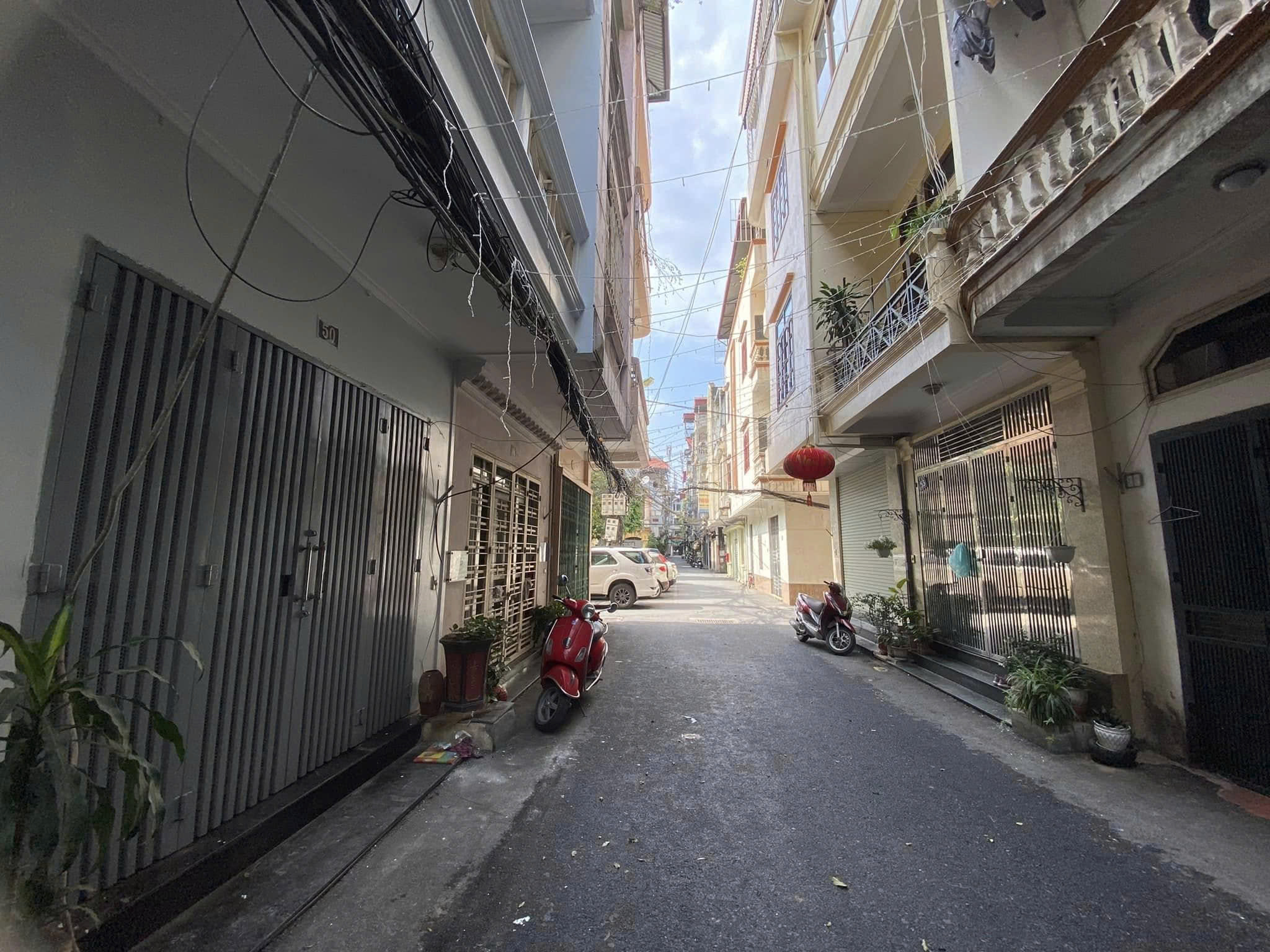  CHO THUÊ NGUYÊN CĂN KHƯƠNG TRUNG, Ô TÔ ĐỖ CỬA, ĐỦ ĐỒ CƠ BẢN, 42M 3T 12TR 0903258273 