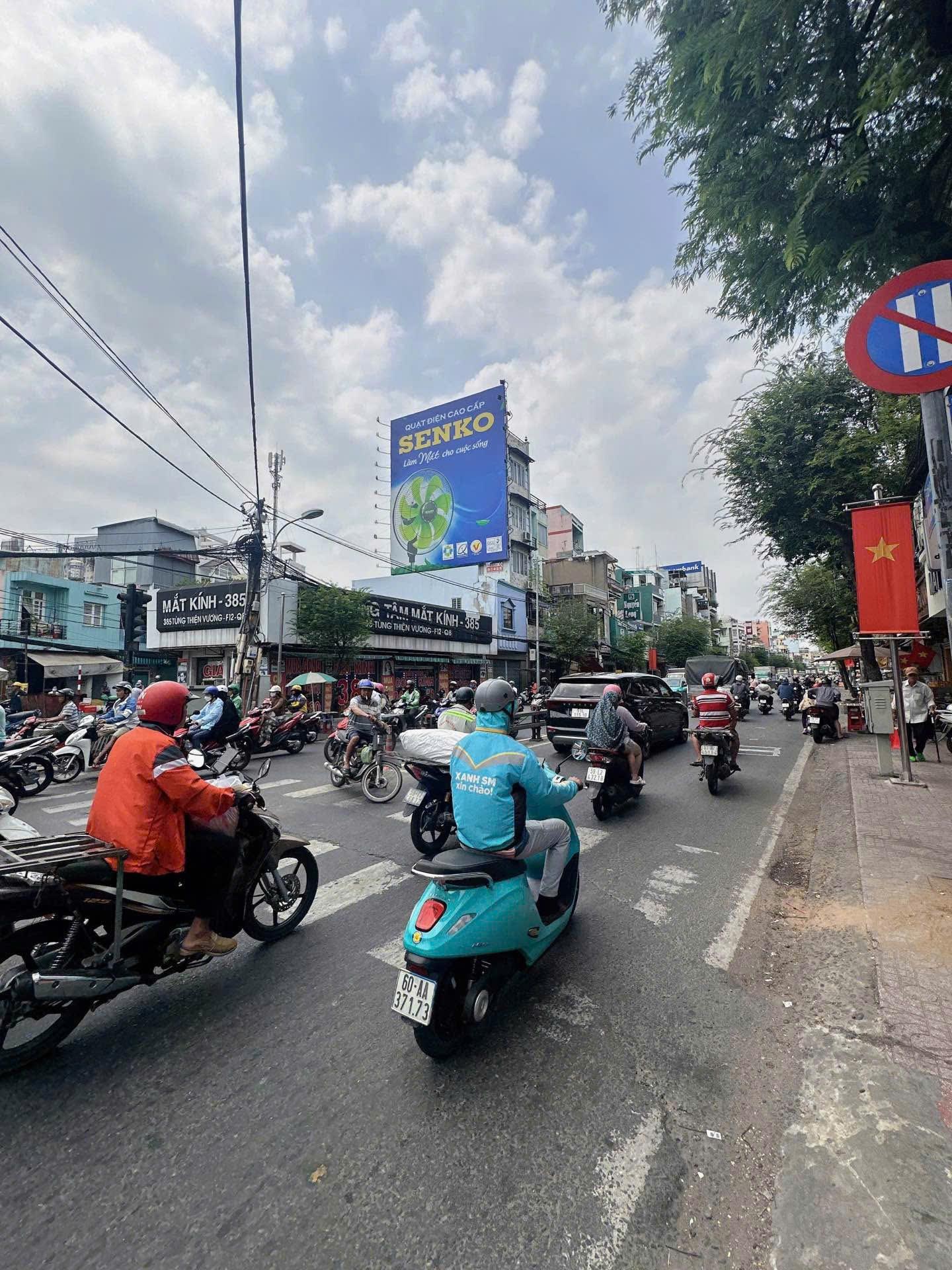  MẶT TIỀN TRẦN NGUYÊN HÃN QUẬN 8 – SÁT QUẬN 5 – VỈA HÈ RỘNG KINH DOANH ĐỈNH 