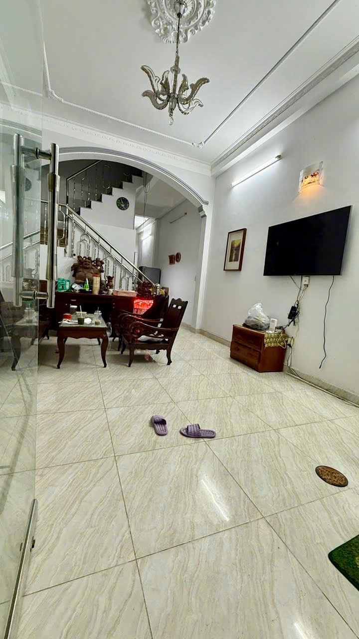  Nhà 3 lầu MT nội bộ Cao Lỗ P4Q8 (sổ vuông vức), Giá : 10.8 Tỷ (TL) 