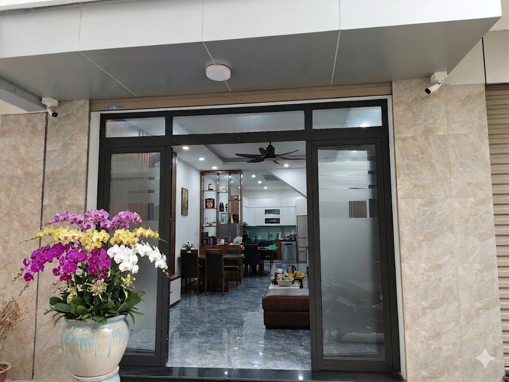  NHÀ TÂY HỒ-SỔ VUÔNG VẮN-OTO 7 ĐỖ CỬA-NGÕ RỘNG 5M THÔNG TỨ TUNG-NỘI THẤT SANG ĐẸP-KHU ĐÁNG SỐNG- NHỈNH 11 TỶ 