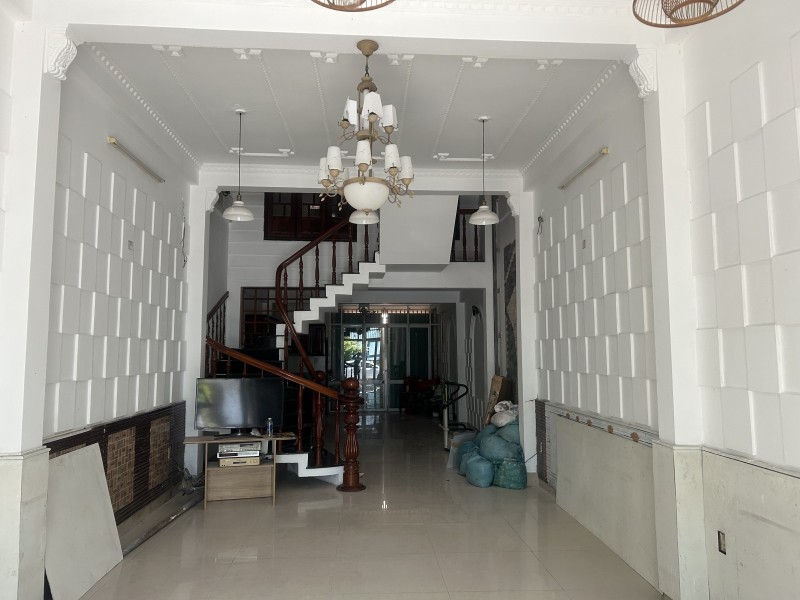  Mặt tiền Đặng Tất 81m2 3PN kinh doanh tốt giá 7,5 tỷ 