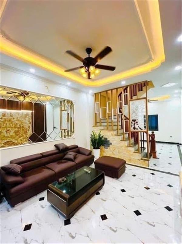 Pháo Đài Láng – Nhà đẹp 5 tầng, 45m², MT 4m, ngõ rộng, ô tô cách 40m. Giá: 11.9 tỷ 