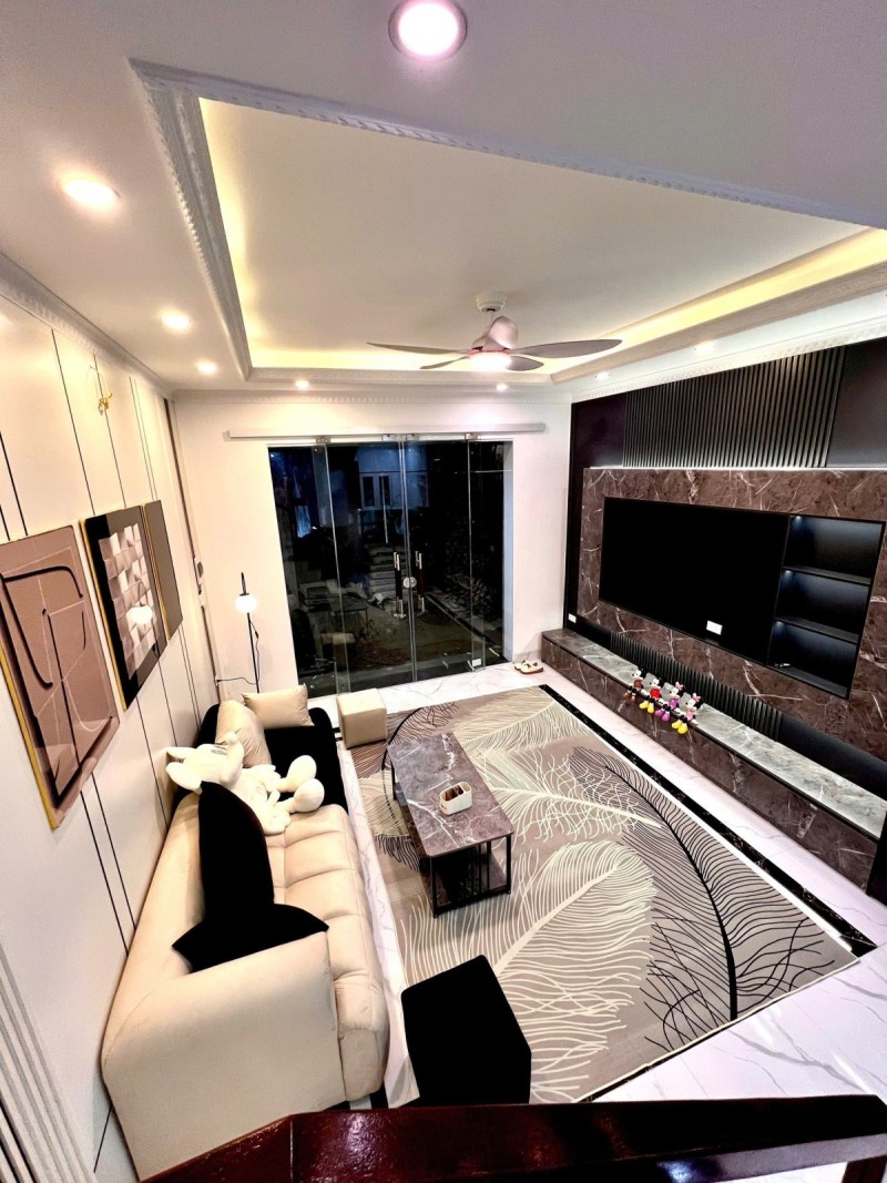  NHÀ NGUYỄN VĂN LINH – Ô TÔ QUA NHÀ – 5 TẦNG ĐẸP – Ở NGAY 