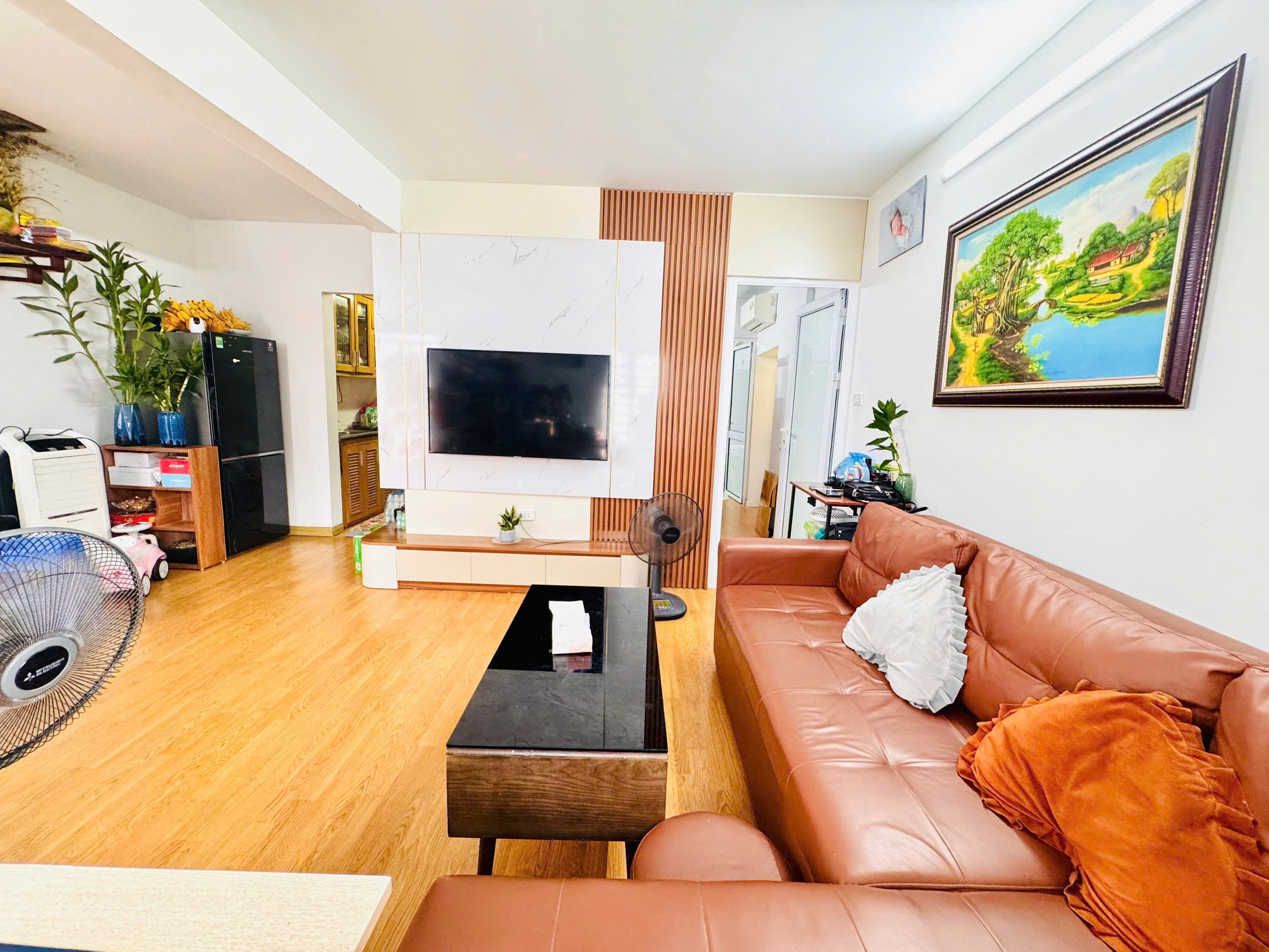  hot nhât khu vực luôn anh chị ạ  _
???? Căn góc Văn Chương 3 mặt thoáng sáng, ở sướng.

- Ai đang tìm nhà khu Đống Đa – gần phố cổ – giá hợp lý thì nên xem căn này ????

???? Tập thể Văn Chương
???? Sổ đỏ 41m – sử dụng ~70m. Giá 4.x Tỷ

???? Điểm ăn tiền: 