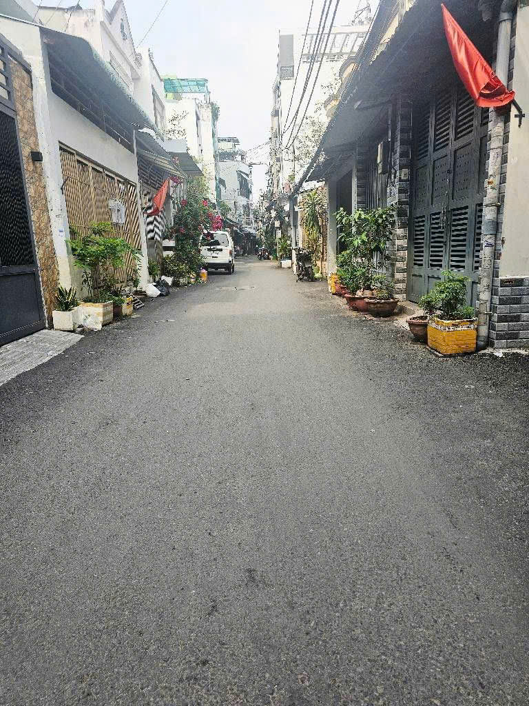  Q6 nhỉnh 7. Bà Hom -Khu vực an ninh dân trí . Gần Chợ , siêu thị , Trường học . Hẻm 5m , 63 mv 3 tầng. -PL đầy đủ. 