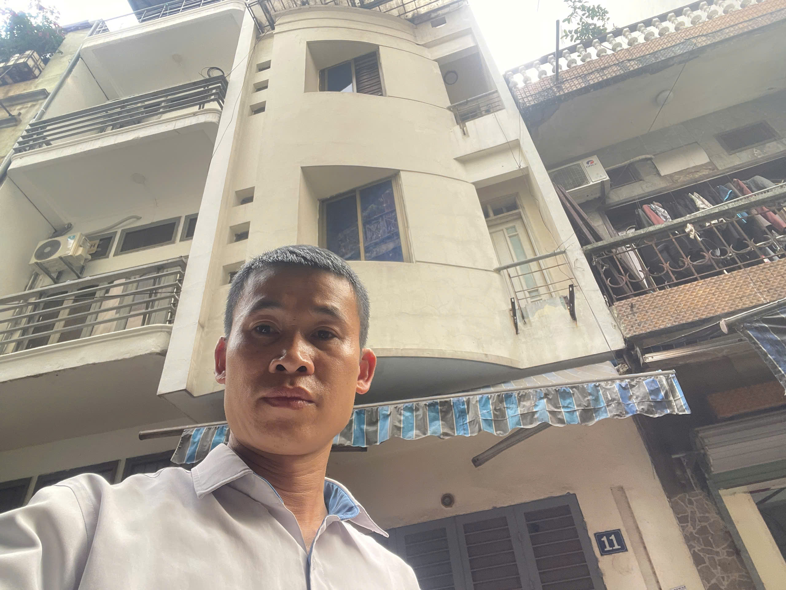  Bán nhà lô góc 2 mặt tiền, gần phố Hào Nam, Đống Đa, 30m2 5 tầng, 4,5m hơn 10 tỷ, oto đỗ cửa, đa tiện ích xung quanh. 