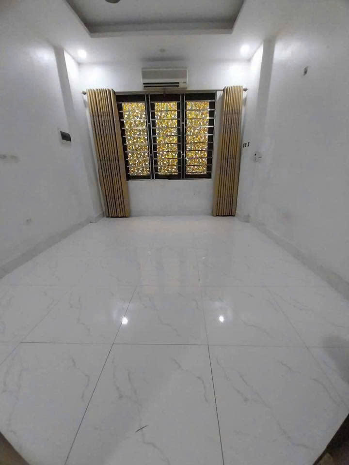  Cho thuê nhà Nguyễn Lương  Bằng, 5 tầng x 30m2, 3 ngủ khép kín, ở hoặc KD nhỏ 