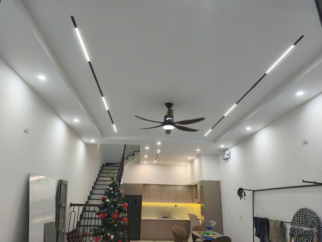  ♣ MT đường 10.5m KD, Bùi Tấn Diên, 3 tầng mới, hiện đại Full nội thất, Dòng tiền 28tr/th, 8.x tỷ 