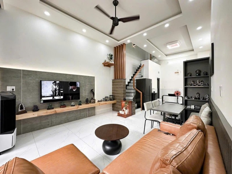  Bán nhà đường Lã  Xuân Oai, Q9, Thủ Đức, TP HCM. DT  50m2, 4 tầng, sổ hồng. Giá  6.55 tỷ - 0933125879 