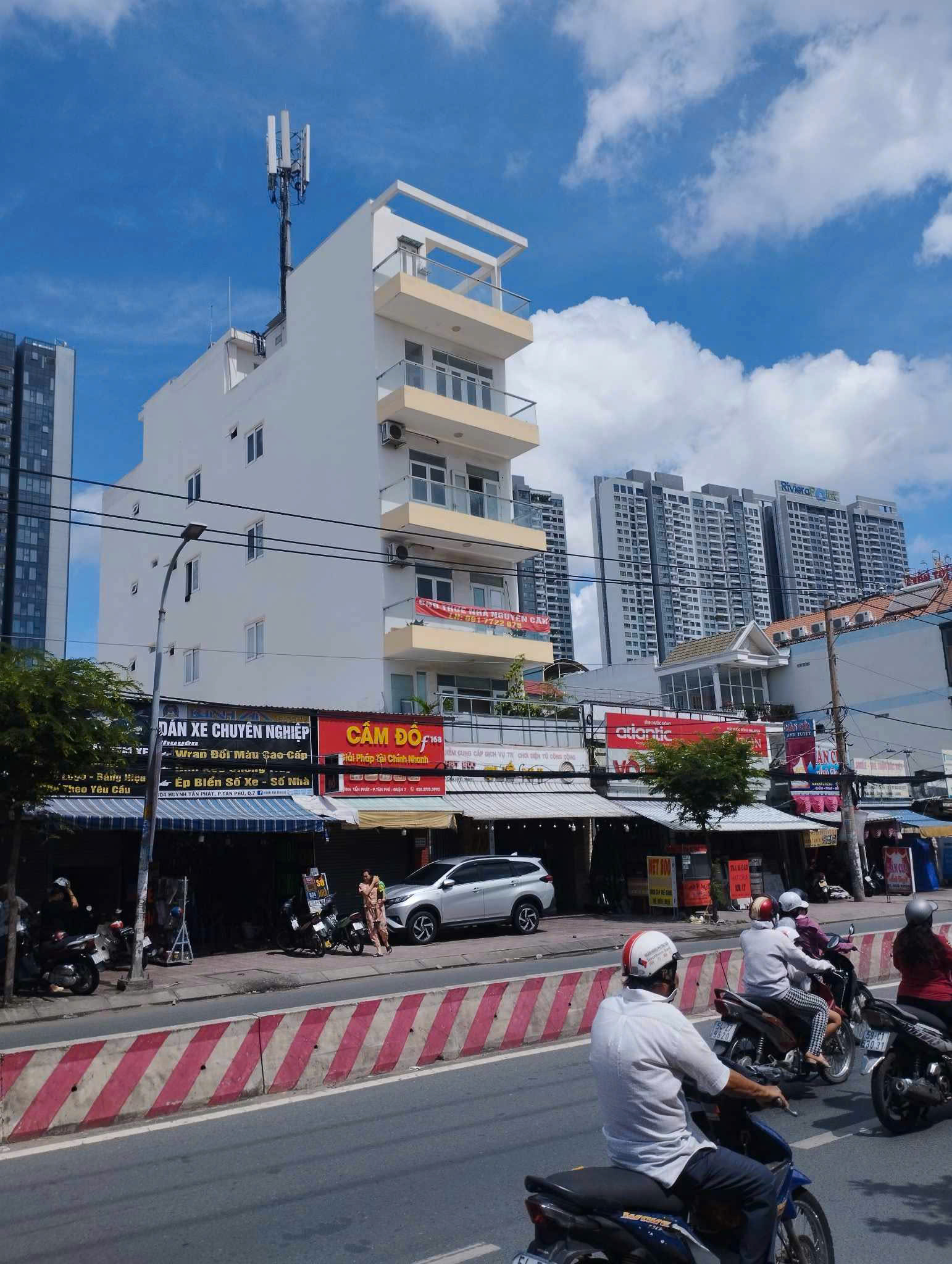  Quận 7, Khách Sạn Mặt Tiền Đường Hoàng Quốc Việt, 7 Tầng, 21 Phòng, 5 x 28m, Bán Gấp 