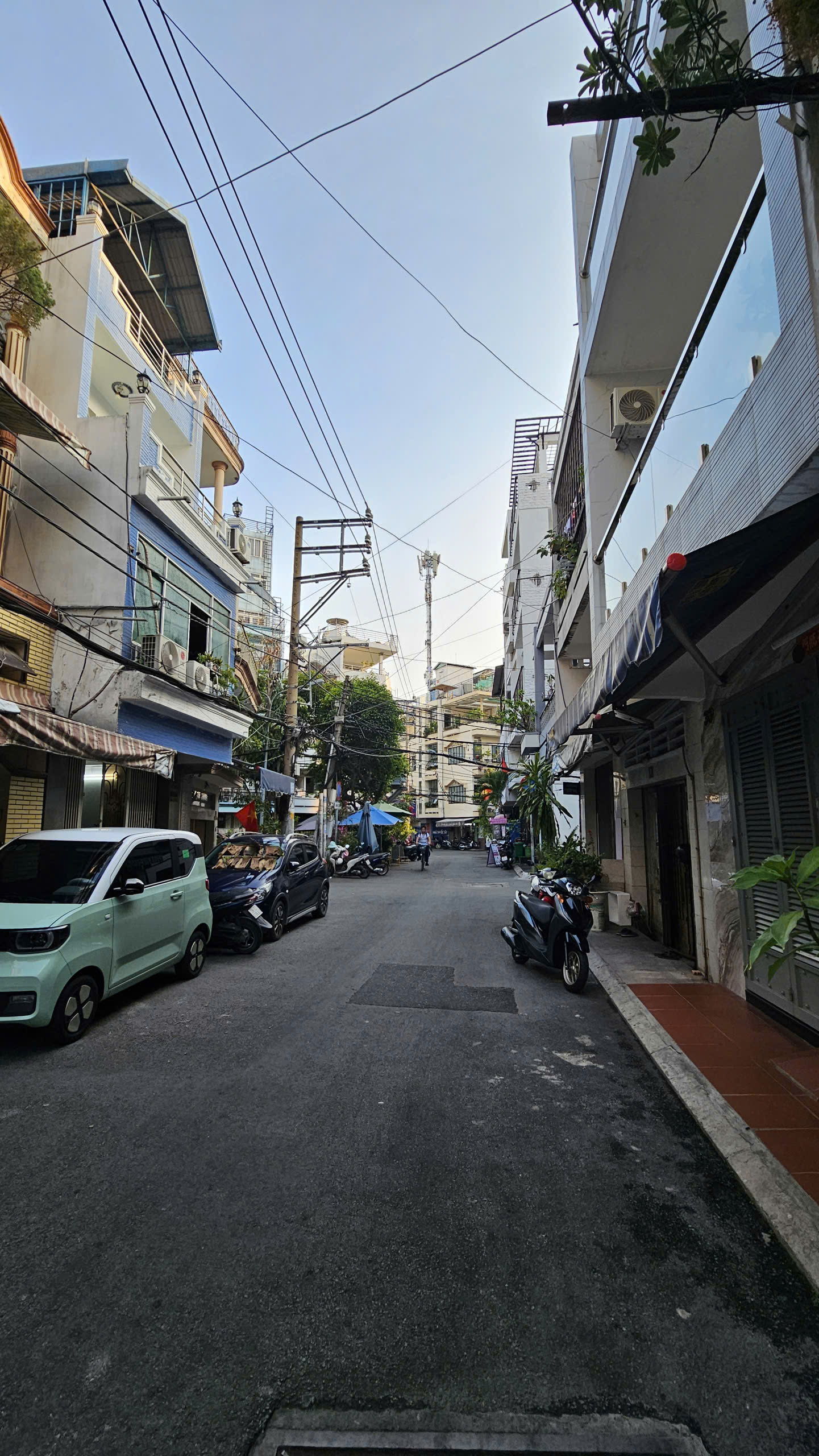  bán nhà mặt tiền kinh doanh đối diện Q1

trung tâm Q4 xây dựng đúc 5 tấm chỉ 6 Đ 