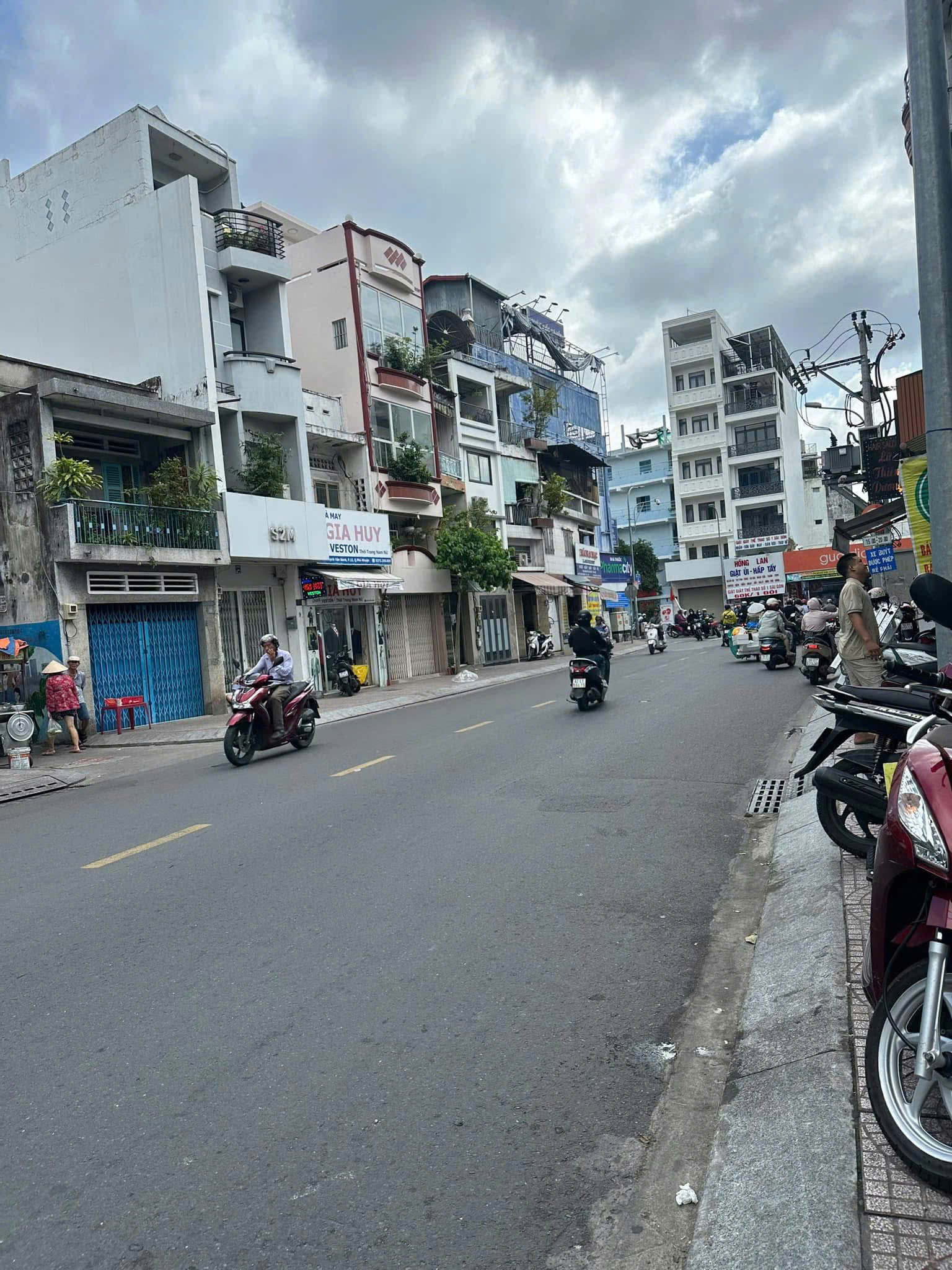  Bán nhà Mặt tiền Huỳnh Văn Bánh - giao Lê Văn Sỹ, 3x10m, 5 Tầng - 4 PN, hạ còn 8,99 tỷ. 