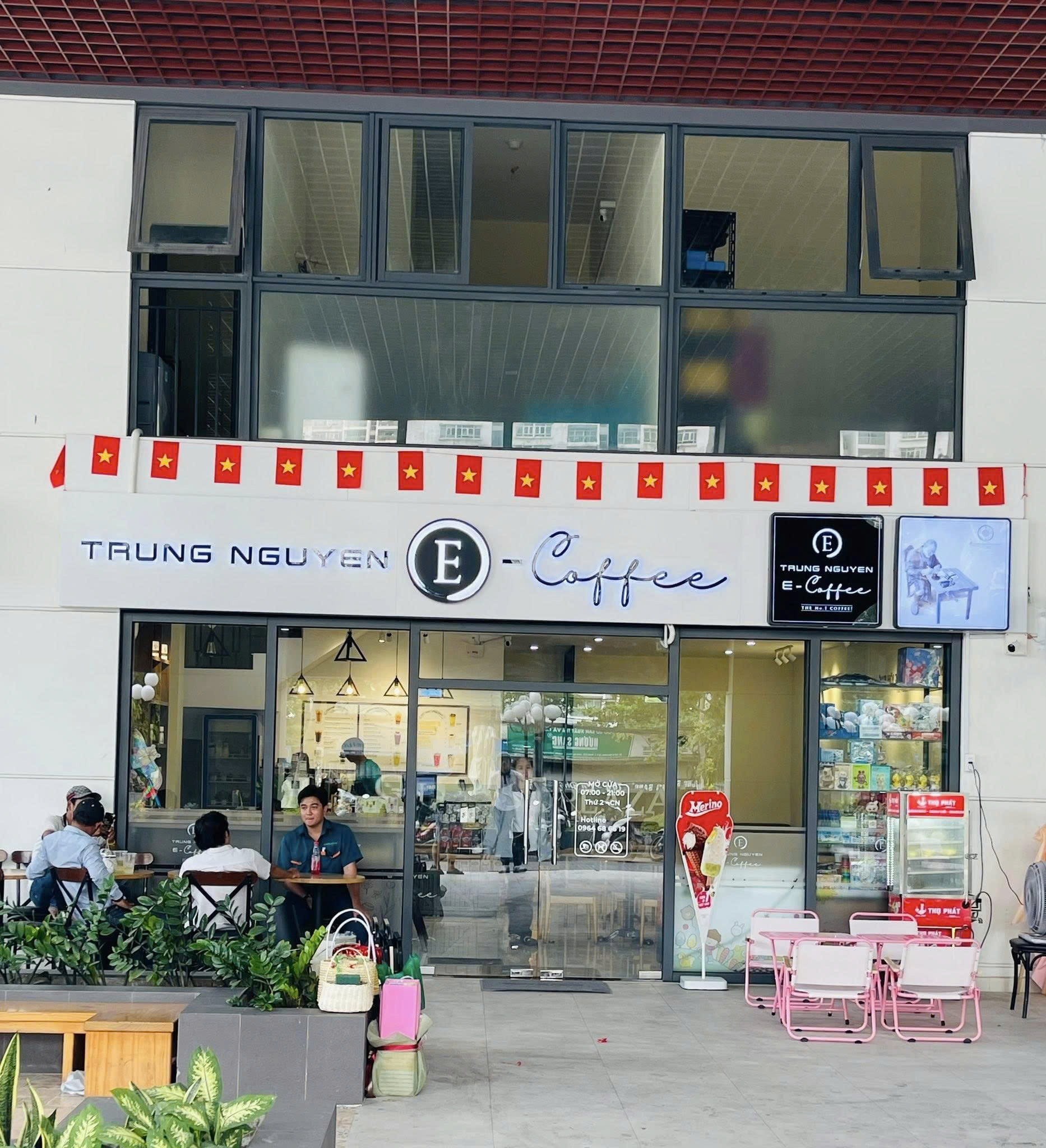  SANG QUÁN TRUNG NGUYÊN ECOFFEE PHƯỚC KIỂN  , NHÀ BÈ , ĐANG HOẠT ĐỘNG ỔN ĐỊNH 