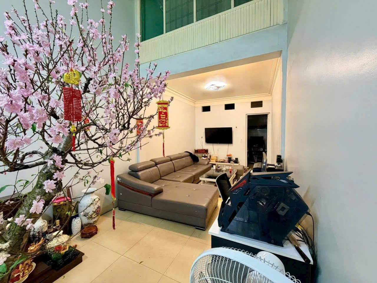  ????????Nhà mặt đường Miếu Hai Xã - 42m 2.5 tầng - vị trí đẹp - gần Hồ Sen 