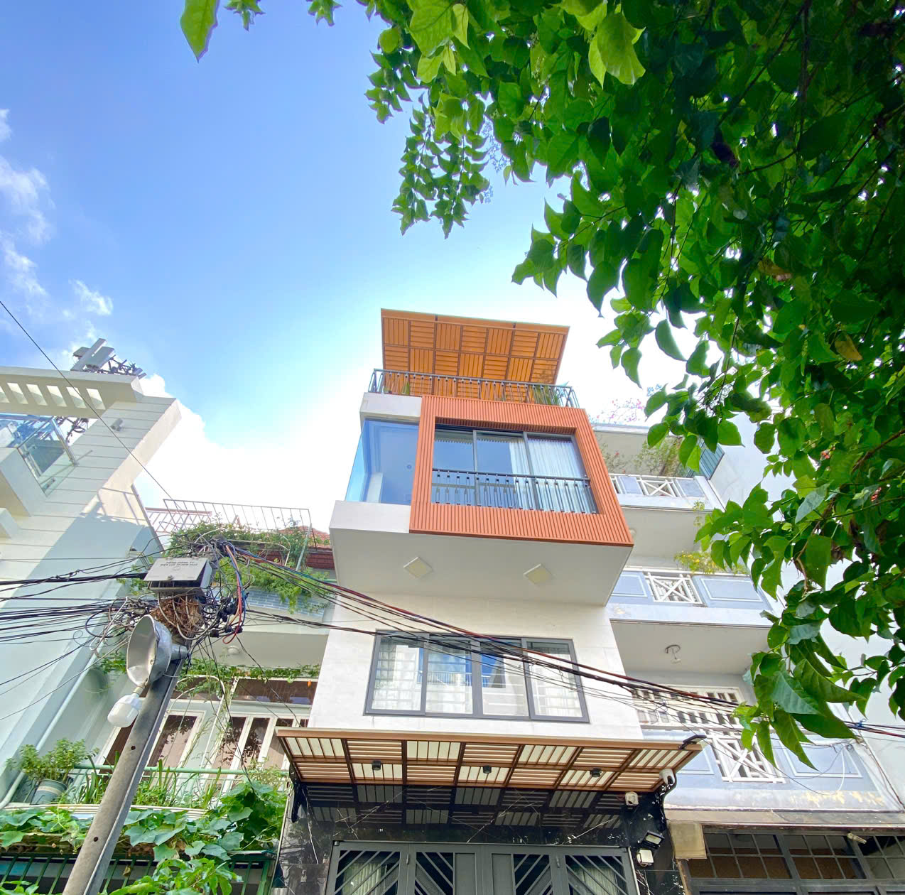  Bán nhà sát mặt tiền Quốc Hương, phố Tây Thảo Điền, 68m2, nội khu công viên, 4 tầng, 27.9 tỷ 