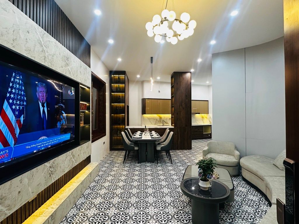  Bán nhà đẹp Hoa Lâm -full NT- Ngõ Nông- sát oto- tiện ích- 70m 5 tầng nhỉnh 12 tỷ(TL) 