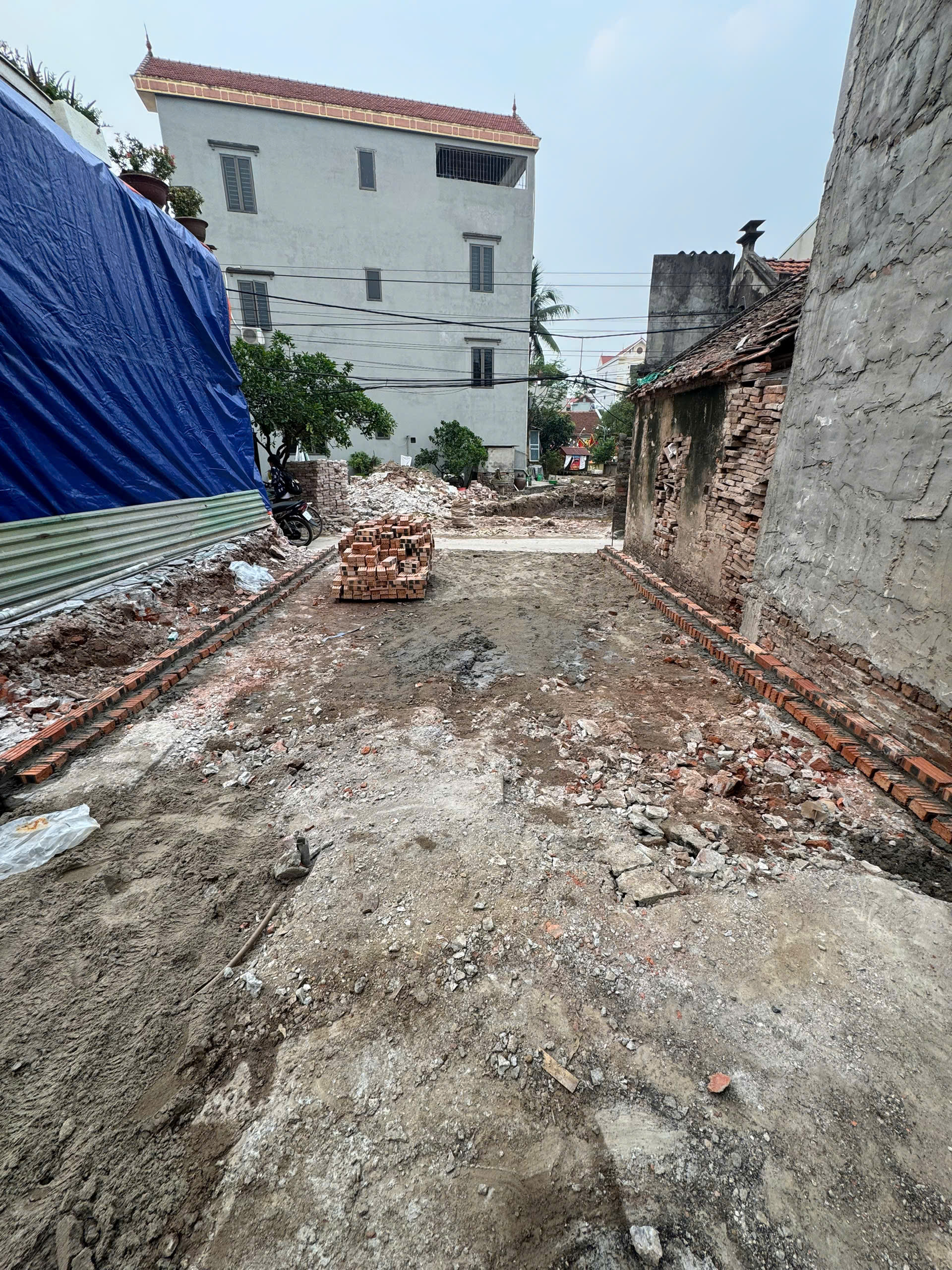  40m đức giang .hoài đức .hà hội. ngõ thông,tứ tung. 