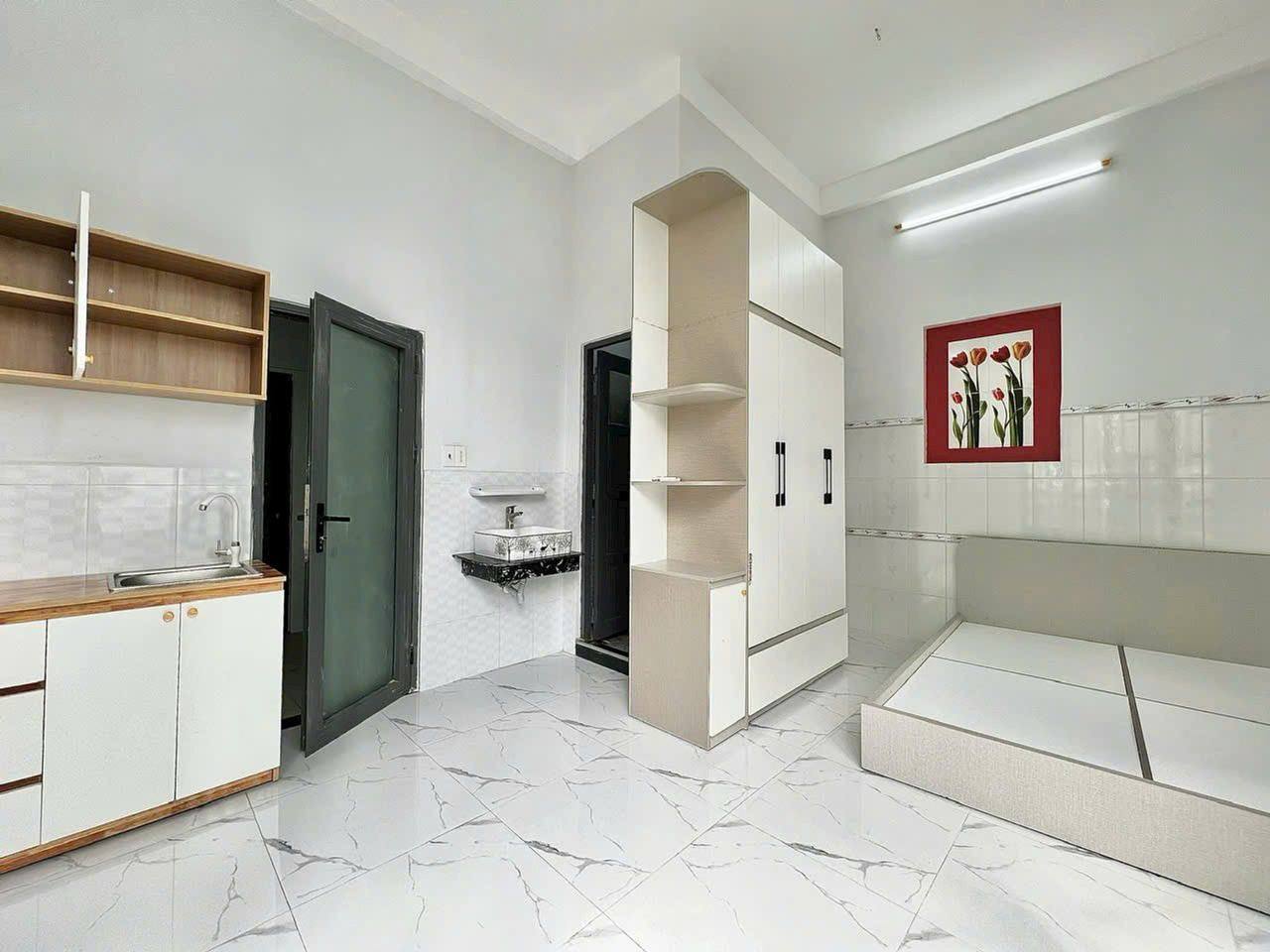  Bán nhà hẻm Bông Sao 4 tầng kiên cố, đang cho thuê căn hộ dịch vụ có thu nhập. 