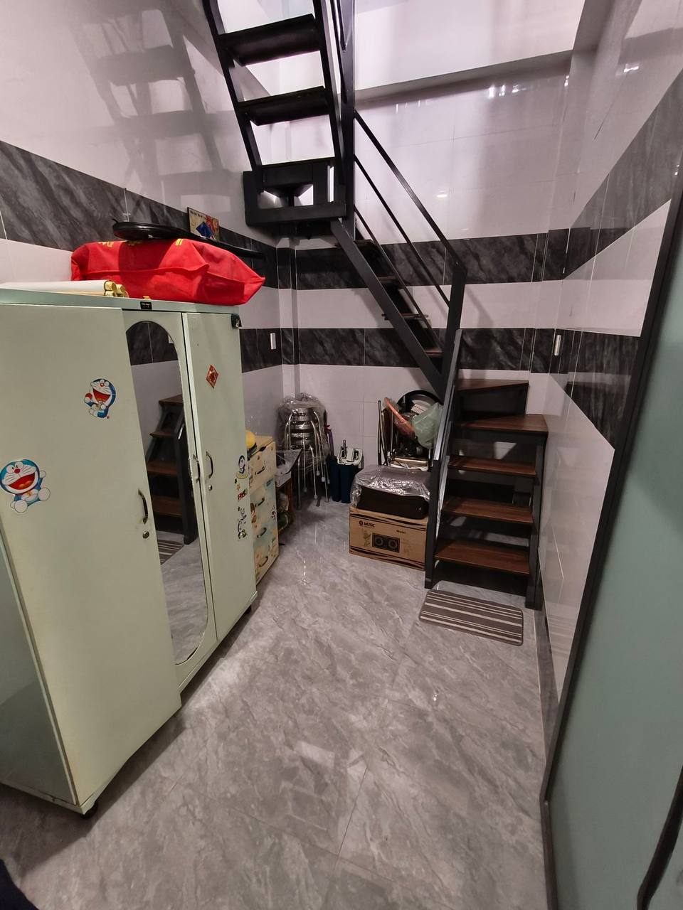  Bán nhà 3 lầu hẻm 1 xẹt gần càu Chà Và, Ngay đường Uu Long. 