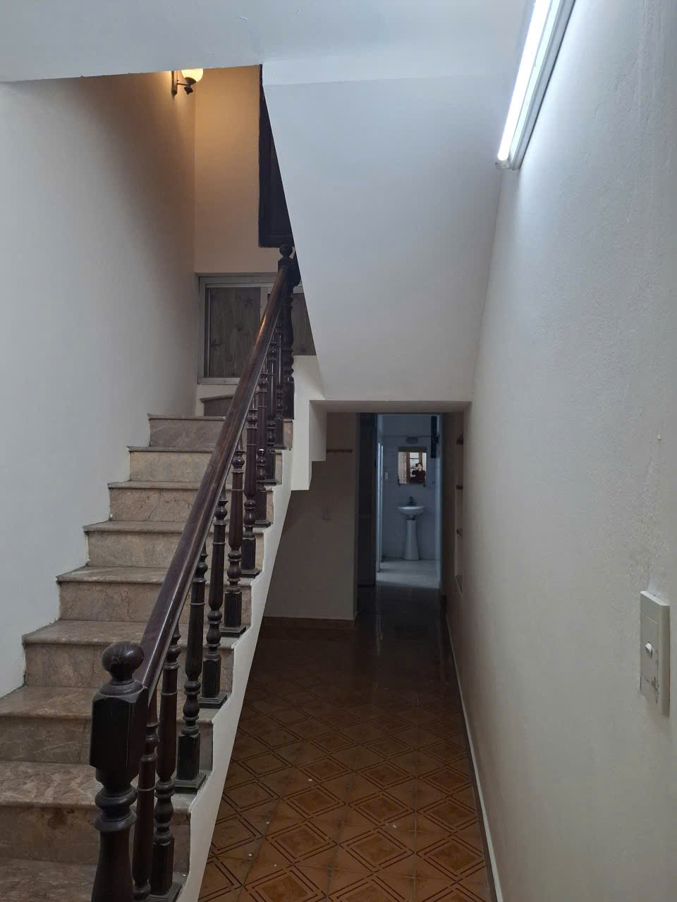  CHO THUÊ NGUYÊN CĂN LẠC TRUNG, Ô TÔ ĐỖ CỬA 63M 3T, 15TR 0903258273 