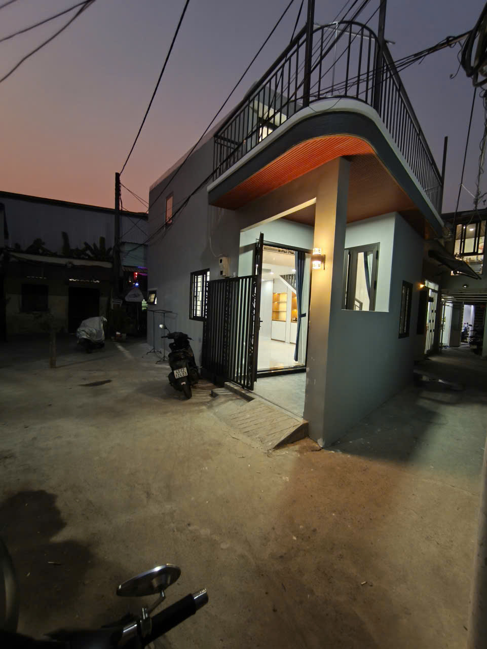  ♪ Góc 3 mặt kiệt Trưng Nữ Vương, Sân Cực Rộng, ~50m2, 2 tầng mới, 3PN, Full Nội Thất, 3.9x tỷ 