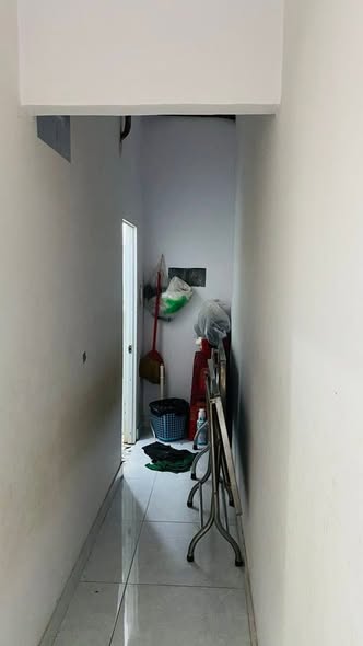  XE HƠI ĐỖ CỬA - NGANG LỚN 5.7M - VUÔNG A4 - HẺM XE HƠI TRẢI NHỰA - HOÀN CÔNG ĐỦ - 3.25T.Y TL 