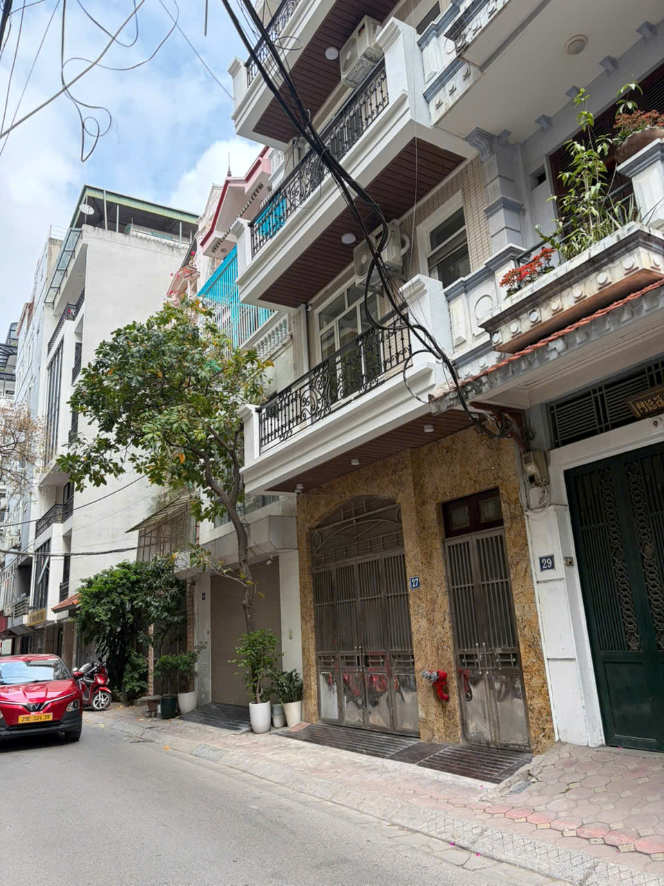  Bán nhà Nghĩa Đô, ô tô tránh, mặt tiền rộng, 50m2, kinh doanh tốt, chỉ 15.5 tỷ 