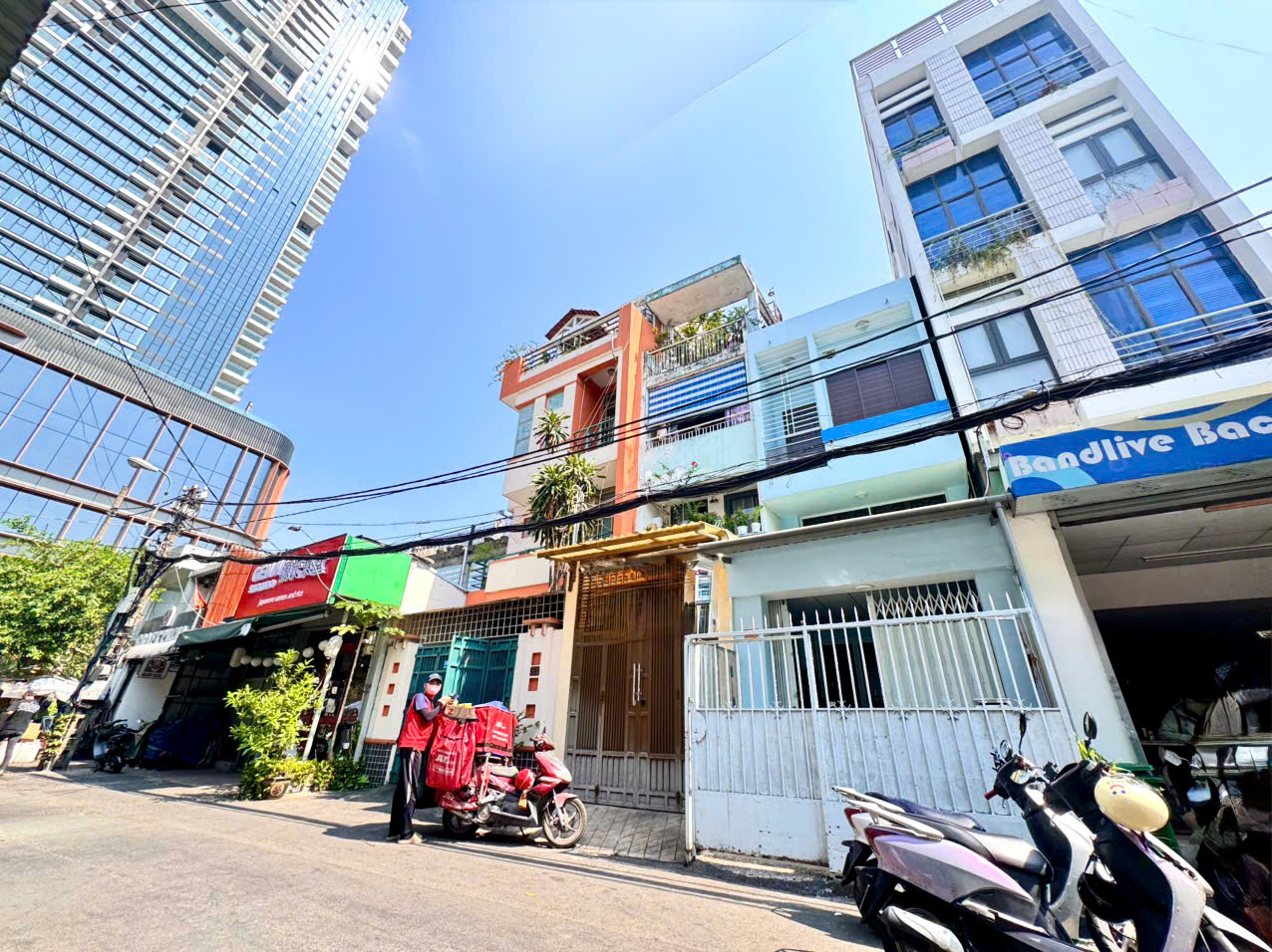  BÁN NHÀ 5 TẦNG MẶT TIỀN HXH 10M Đ.NGUYỄN TRÃI, NGUYỄN CƯ TRINH, QUẬN 1- DT ĐẸP 4,1M*17M VUÔNG VỨC- HDT ĐỀU 50TR/TH- 0938676685 GIANG GIANG 