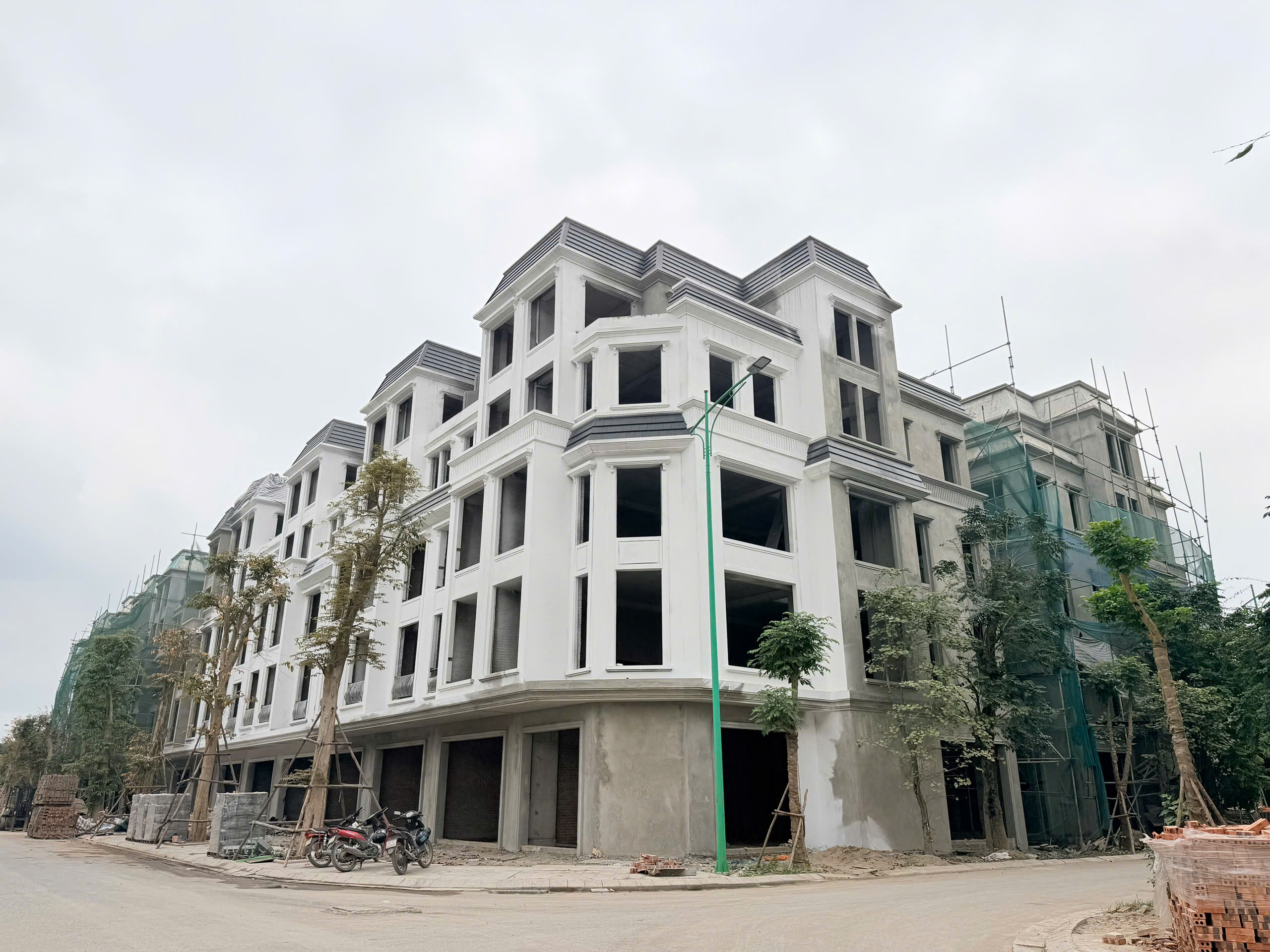  BÁN SIÊU PHẨM LIỀN KỀ  GREEN LITTLE TOWN 100M 5 TẦNG NHỈNH 17 TỶ 