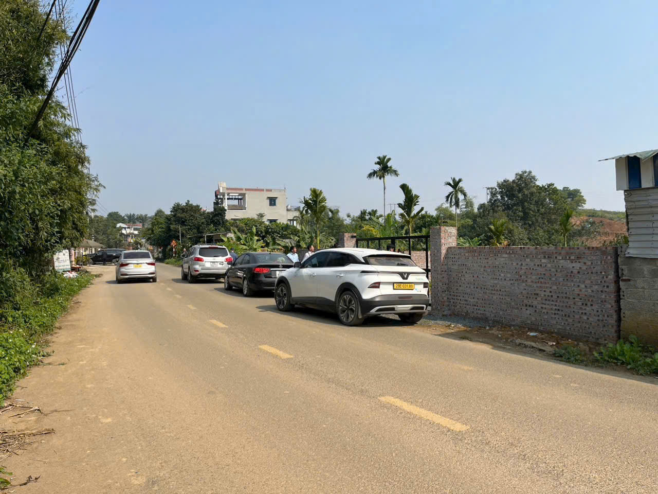  TIỀN ĐANG CHẠY VỀ ĐÂY-BẠN ĐỨNG NGOÀI. 