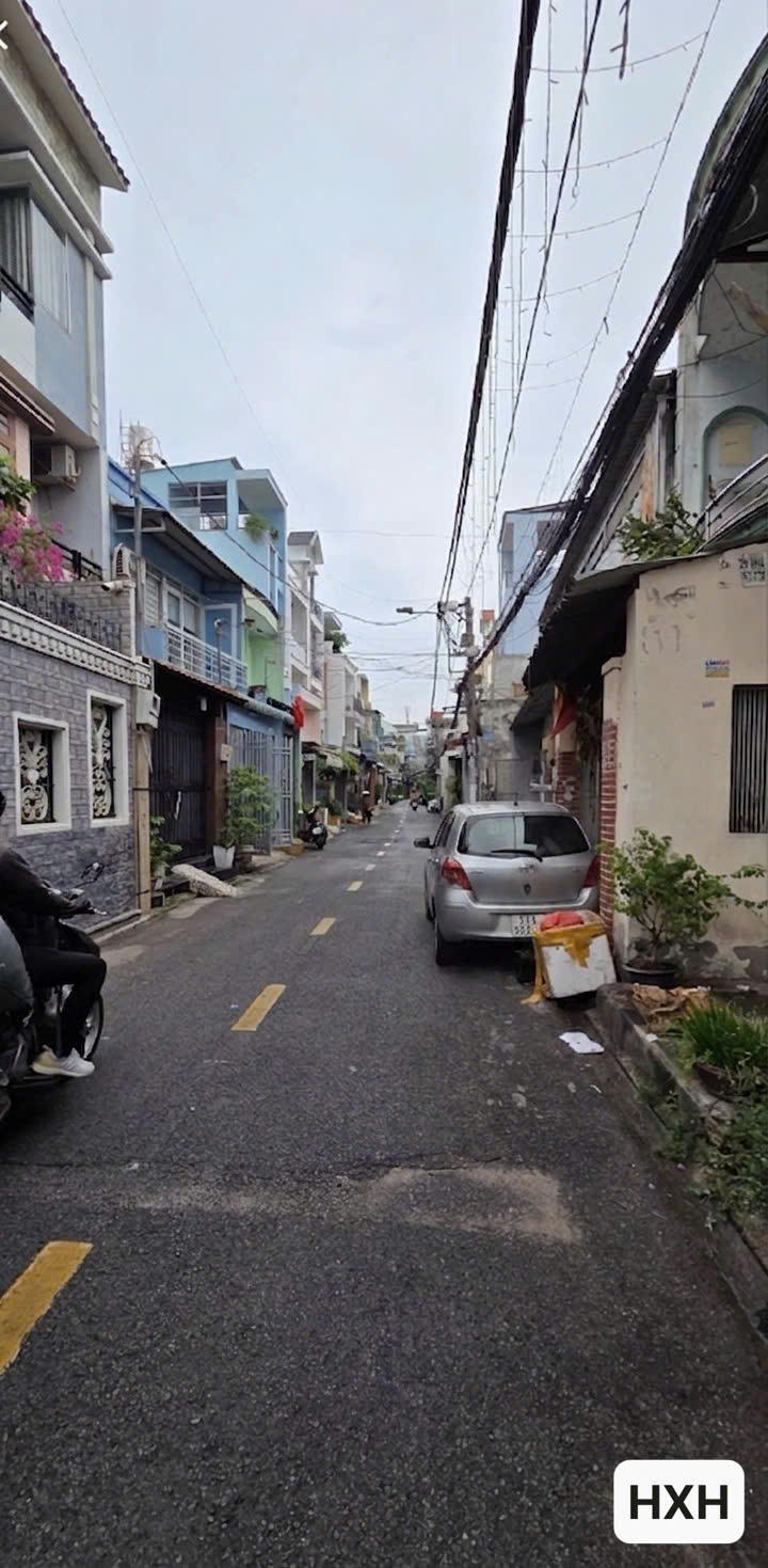  Bán nhà sát AEON Tân Phú - 3 tầng - 95m2(4.3X22m) - 6.x tỷ - HXH 