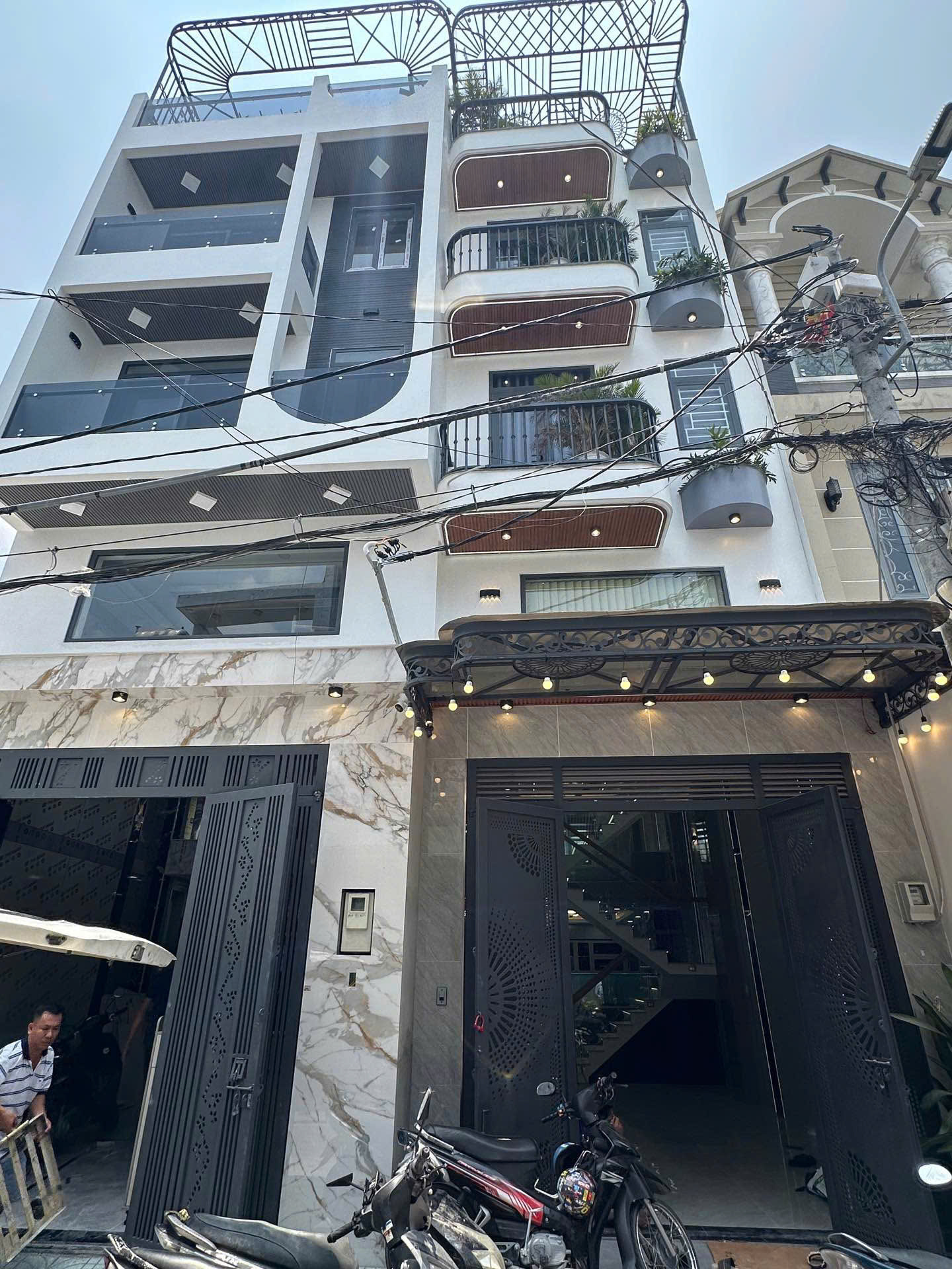  Nhà đẹp, mới xây 4 tầng - Thiết kế hiện đại, sang trọng - Hẻm xe tải, ô tô vào tận nhà 