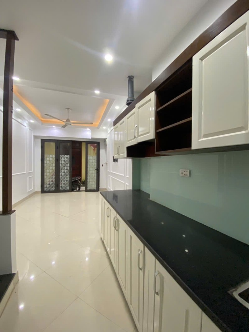  ???? NHÀ BÁT KHỐI – LONG BIÊN
34m² – 5 tầng – ở ngay – giá tốt 