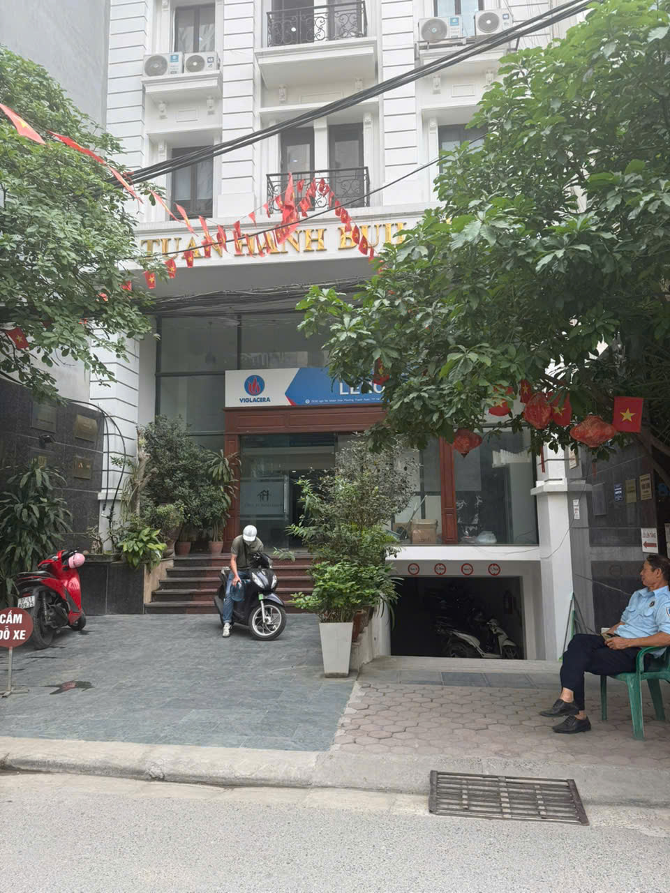  Cho thuê tòa nhà 8 tầng, có thang máy, hợp làm văn phòng, trụ sở công ty tại Thanh Xuân 