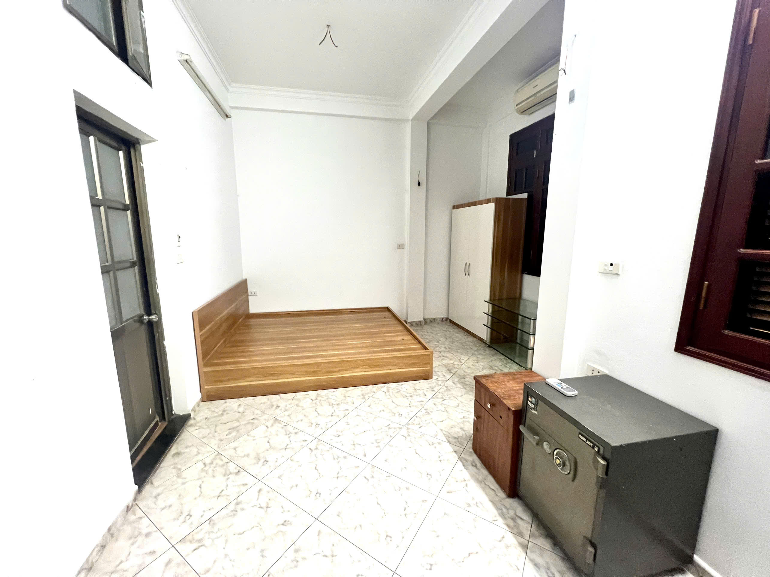  CHO THUÊ PHÒNG FULL ĐỒ – BAN CÔNG THOÁNG – Ở NGAY TẠI BA ĐÌNH, HÀ NỘI 