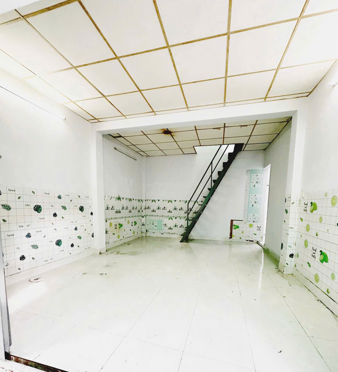  Nhà 1 lầu nở hậu ngay chợ Ba Đình P10Q8 (P.Chánh Hưng) 