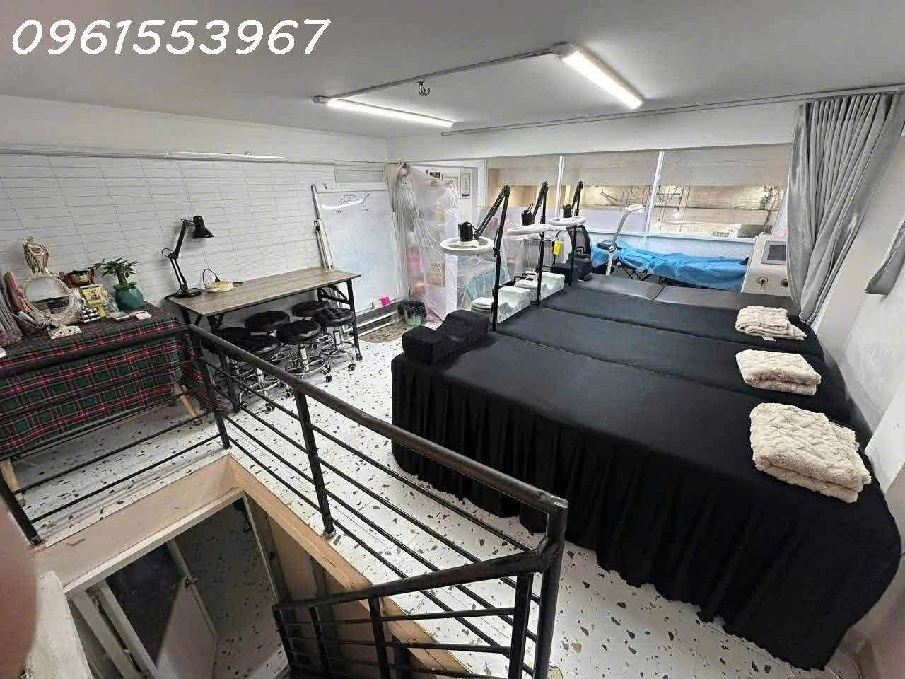  SHARE MẶT BẰNG LÀM ĐẸP TRÊN LẦU PHÙ HỢP LÀM SPA, PHUN XĂM, NỐI MI, CHĂM SÓC DA TẠI HỒ CHÍ MINH 