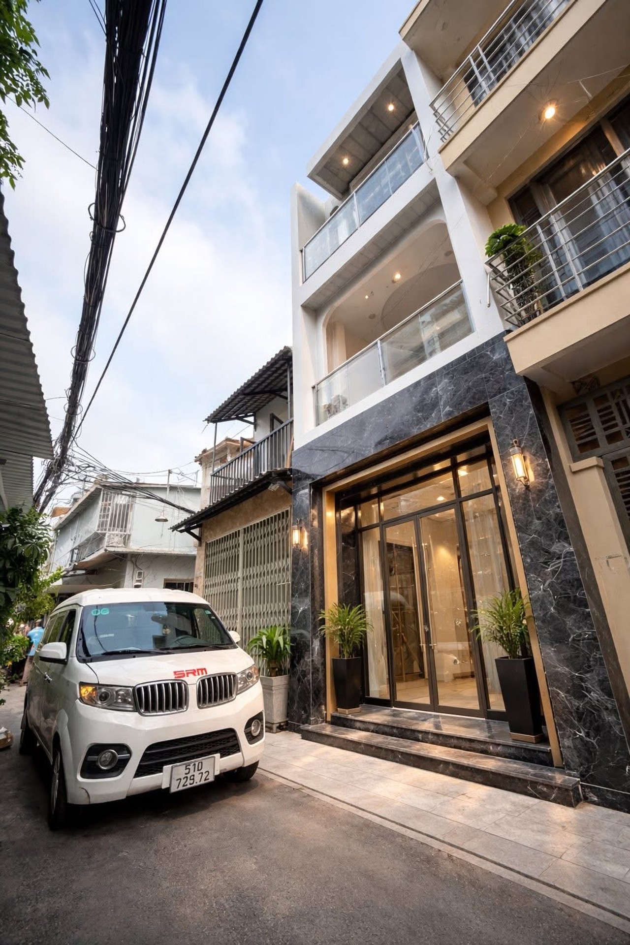  HÀNG HIẾM - NGAY CV GIA ĐỊNH - SÂN BAY TSN - ÔTÔ TỚI NHÀ - 3 TẦNG - SD 90m2 - CHỈ 5.x TỶ ( TL ) 