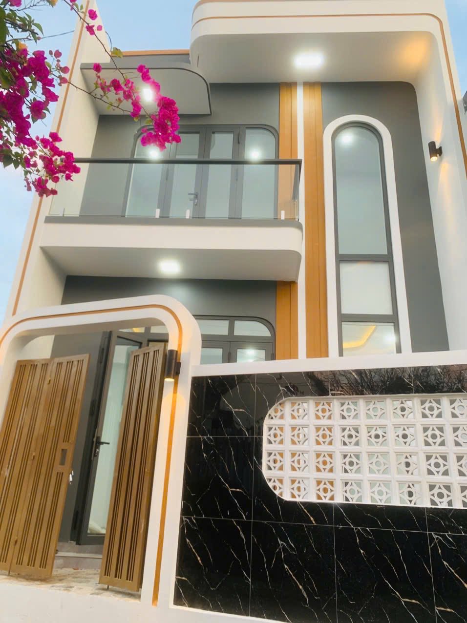  NHÀ MỚI ĐẸP – 3PN – VEN NHA TRANG – CHỈ 10 PHÚT VỀ TRUNG TÂM! 
Giá Bán : 1 tỷ 790 